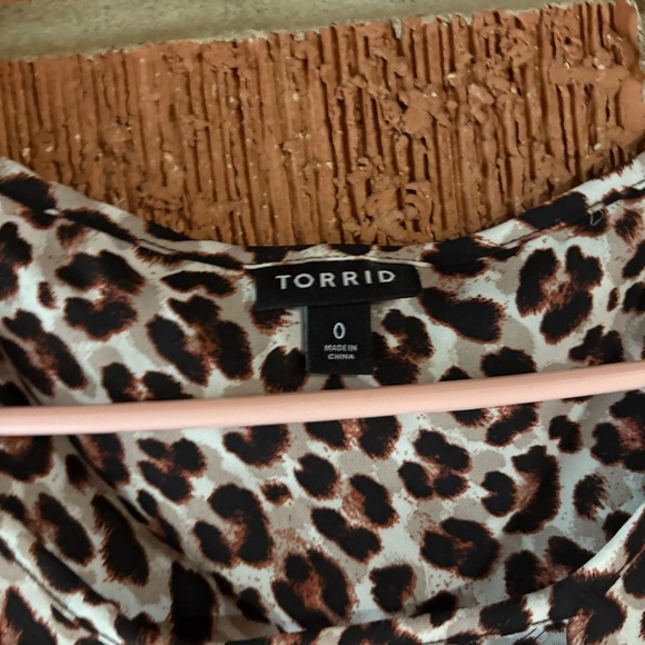 Torrid Leopard Print Flowy Popover Blouse Size 12 - Picture 2 of 4